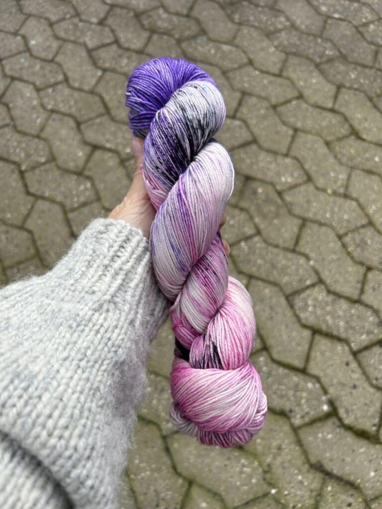 Håndfarvet Merino Garn - Purple pink rain